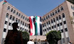 اليمن ترفع اعلام فلسطينية عملاقة 